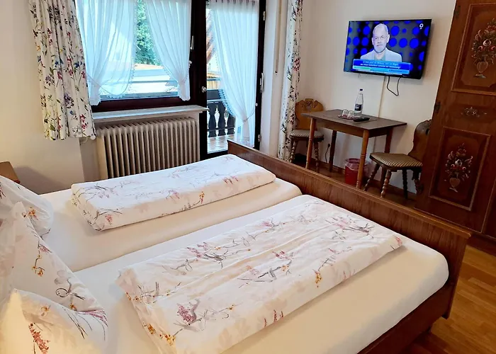 Schlossbergblick ゲストハウス 3*